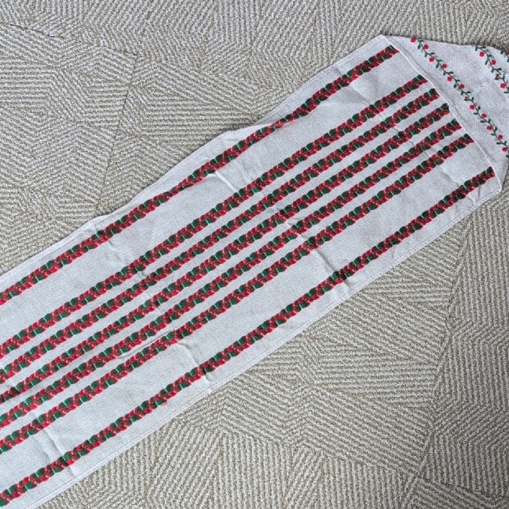 Farmhouse Scandinavian Table Runner Linen-Like Red Green Floral Vines Embroidery - Picture 7 of 9